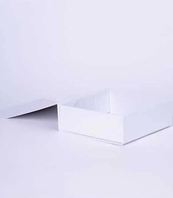 Boîte luxe blanc mat à fermeture aimantée 33 cm